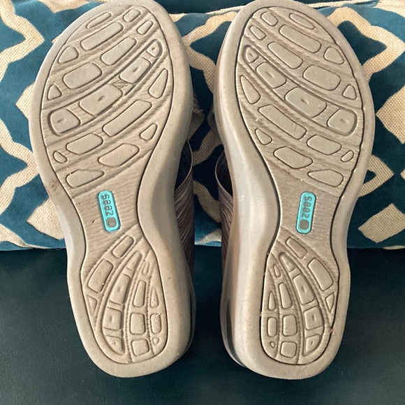 Bzees Wedge Shoes - Picture 5 of 8